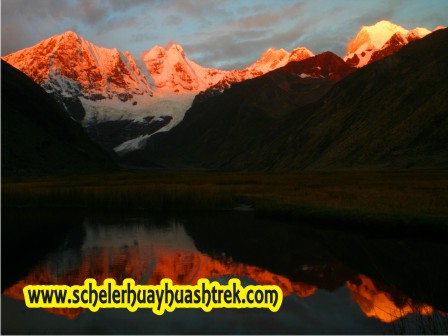 Laguna Jahuacocha Cordillera Huayhuash Trek